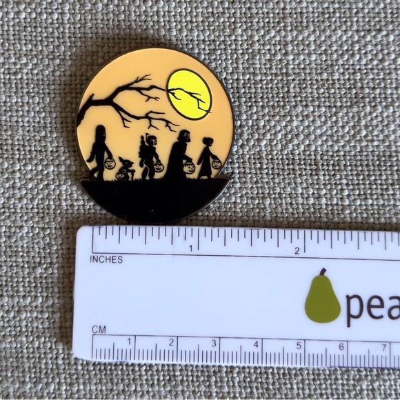 Brand New 2015 Disney Pin Star Wars Trick or Treat Glow in the Dark Halloween - Picture 6 of 6